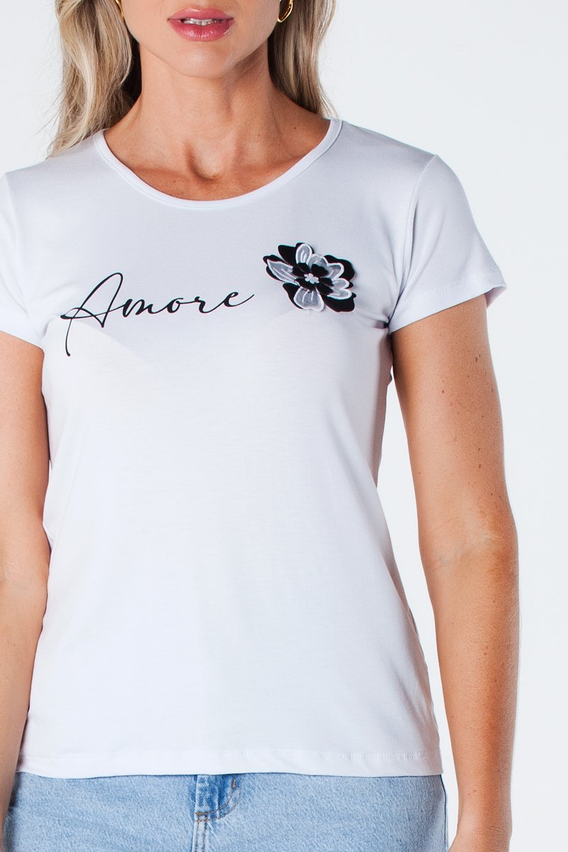 04 t shirt baby look estampa amore com aplique de flor viscolycra bege