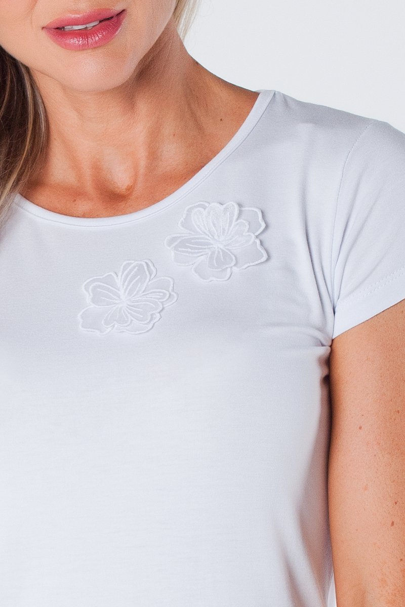 01 t shirt baby look com aplique flores de voil branca maria
