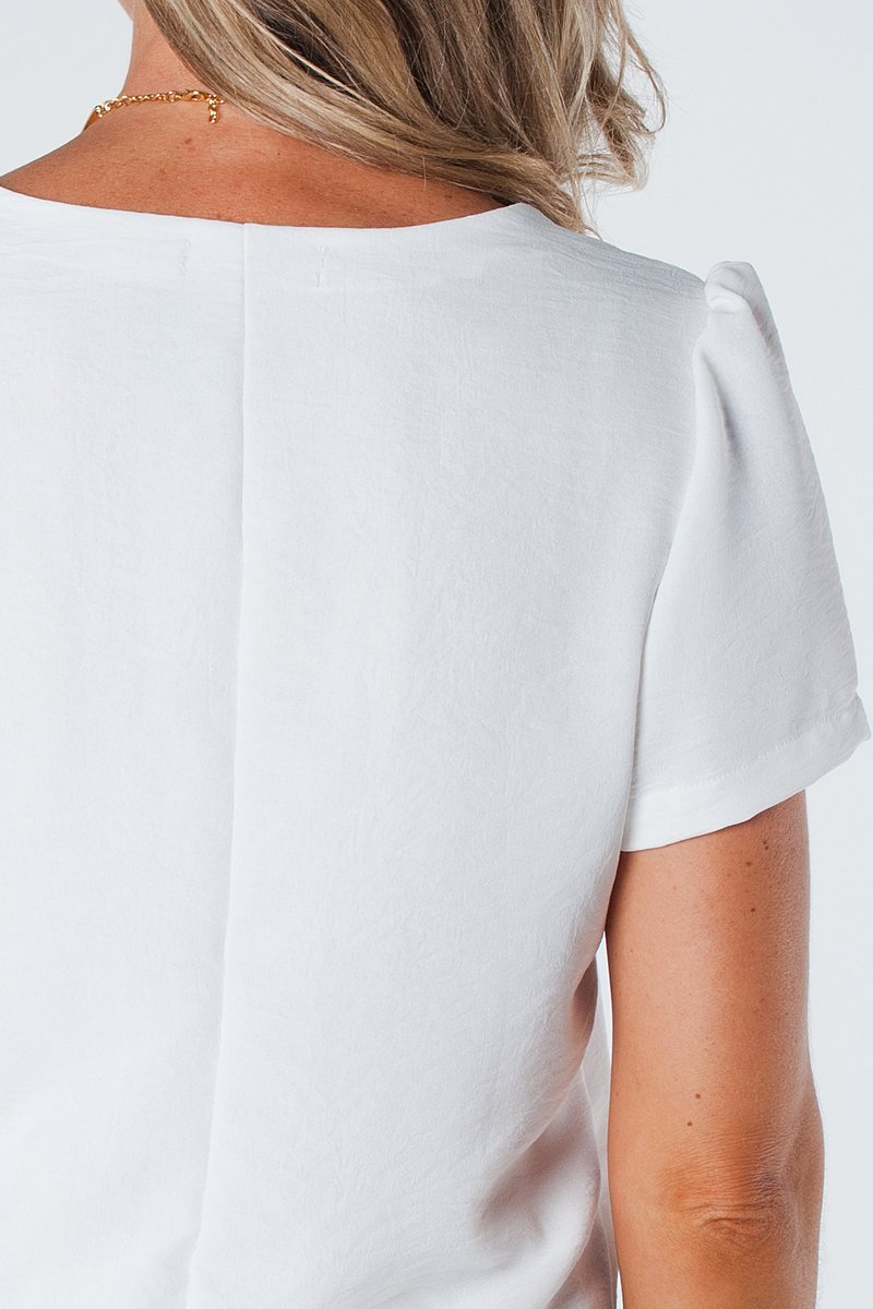 06 blusa decote quadrado e manga franzida crepe cloe preta