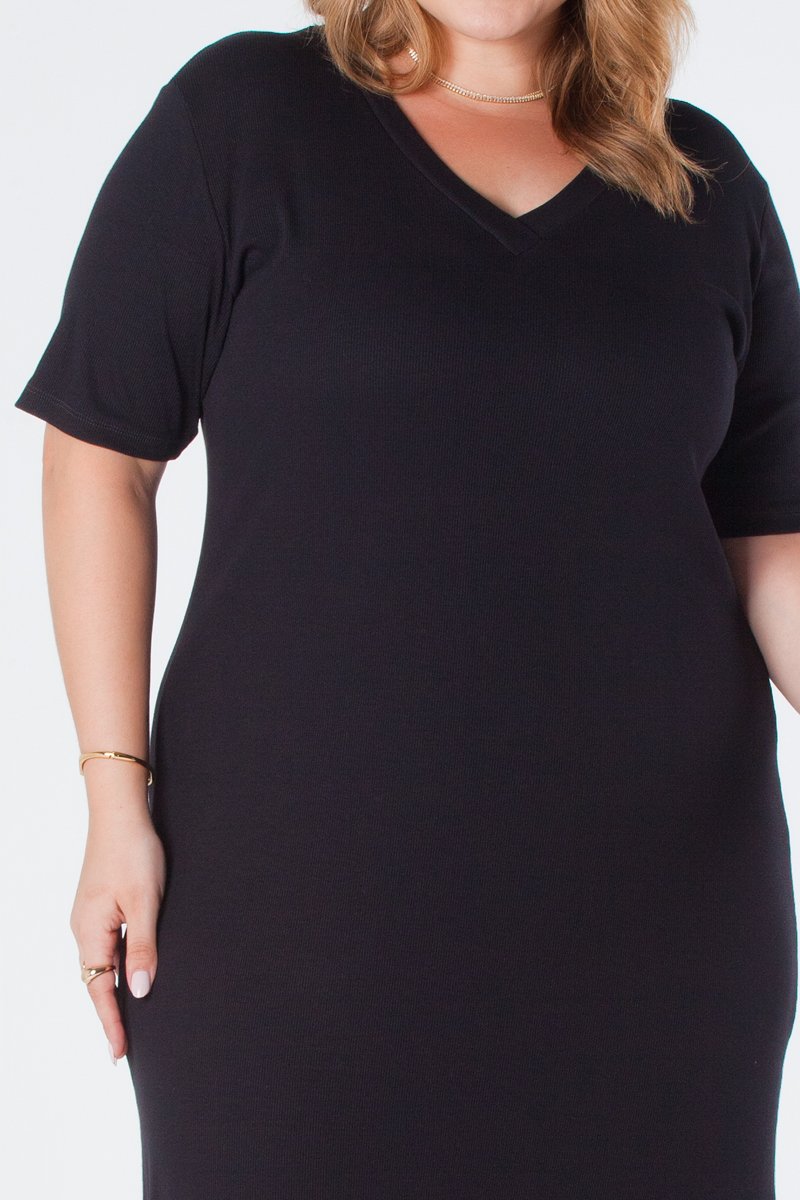 Vestido Plus Size com Manga e Gola V Canelado Preto Alessia - Oria