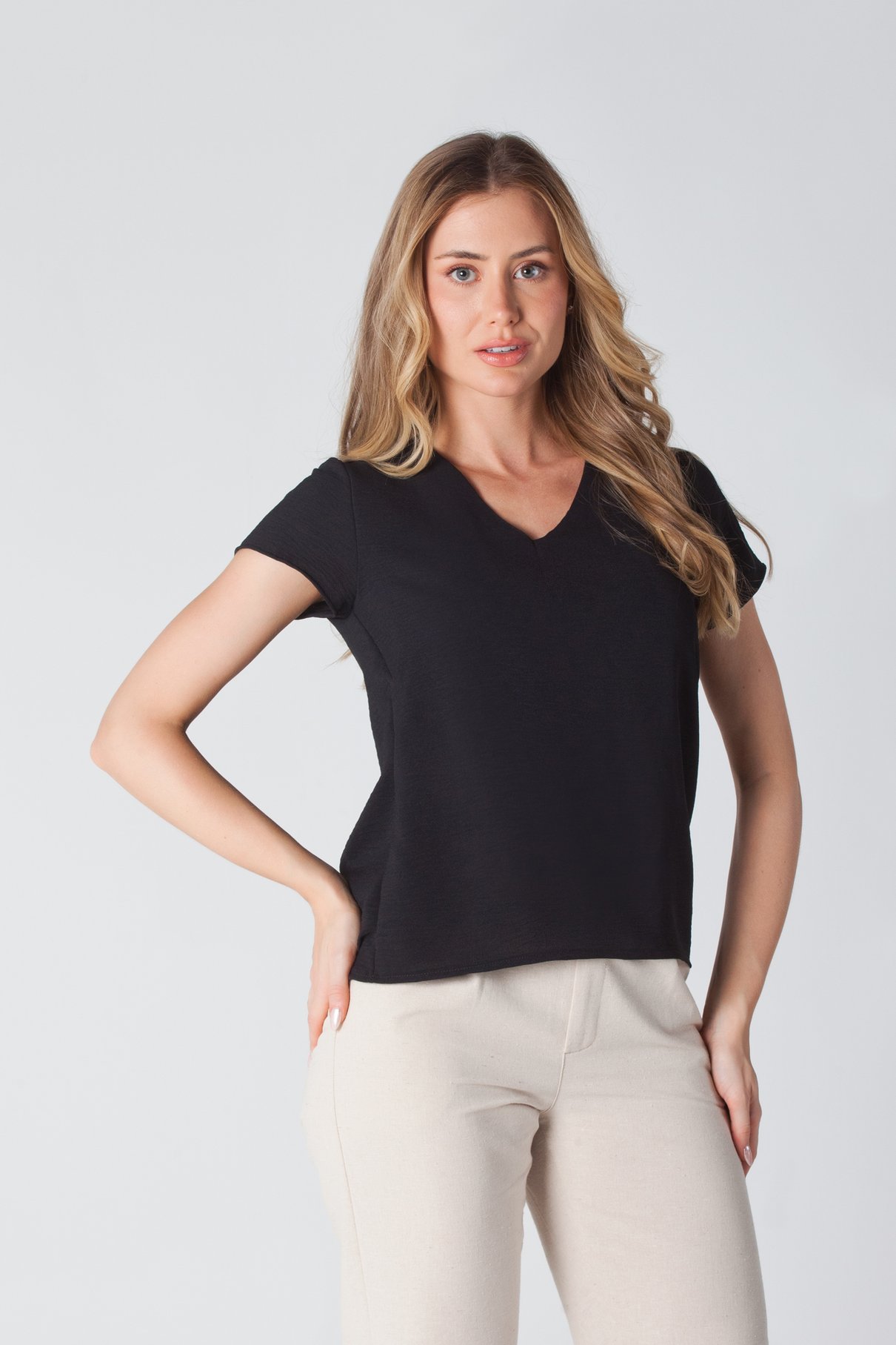 03 blusa em crepe decote v preta nina