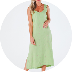 03 vestido midi viscolinho bordado alcas com prega e fendas laterais verde marta