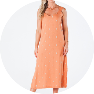 07 vestido midi viscolinho bordado alcas com prega e fendas laterais verde marta