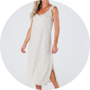 03 vestido midi viscolinho bordado alcas com prega e fendas laterais cru marta