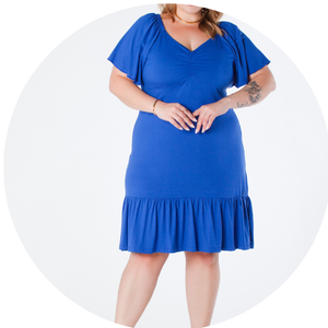 04 vestido curto plus size com decote v manga ampla e barra de babado rosa luna