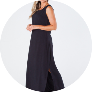 22 vestido longo sem manga com fendas laterais e estampa digital viscose acetinada miranda