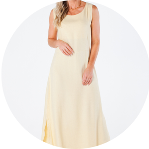 24 vestido longo sem manga com fendas laterais e estampa digital viscose acetinada miranda