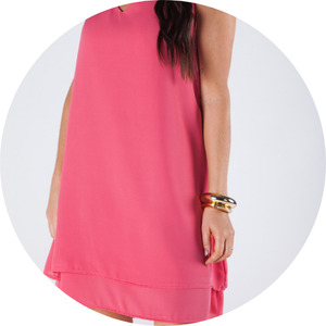 01 vestido curto sem mangas decote v forrado goiaba luce