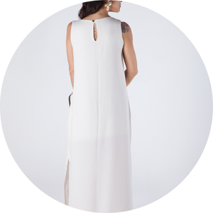 05 vestido longo sem mangas fendas laterais abertura nas costas com botao laranja livy