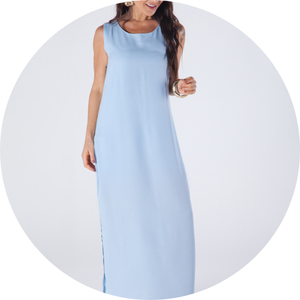 06 vestido longo sem mangas fendas laterais abertura nas costas com botao azul livy