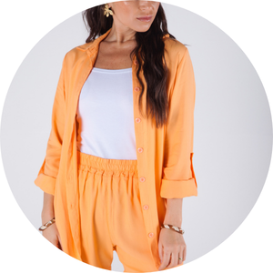 07 camisa manga longa e martingale botoes funcionais laranja